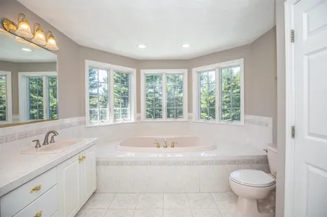 46 Tanglewood Drive Nashua NH 03062