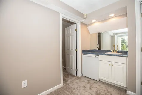 46 Tanglewood Drive Nashua NH 03062
