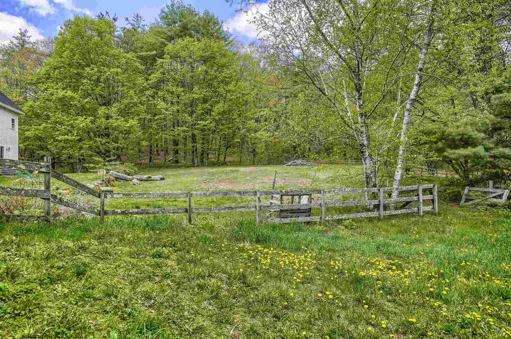 94 Reservoir Drive Weare NH 03281