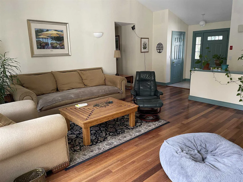 26 Autumn Lane Bristol VT 05443