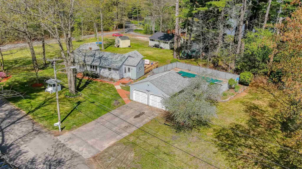 4 Travis Cove Road Kingston NH 03848