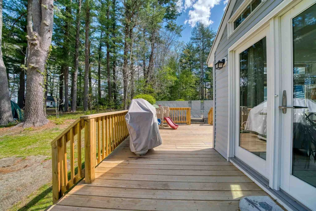 4 Travis Cove Road Kingston NH 03848
