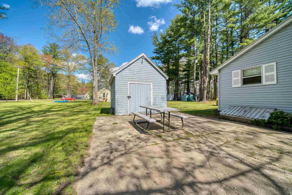 4 Travis Cove Road Kingston NH 03848