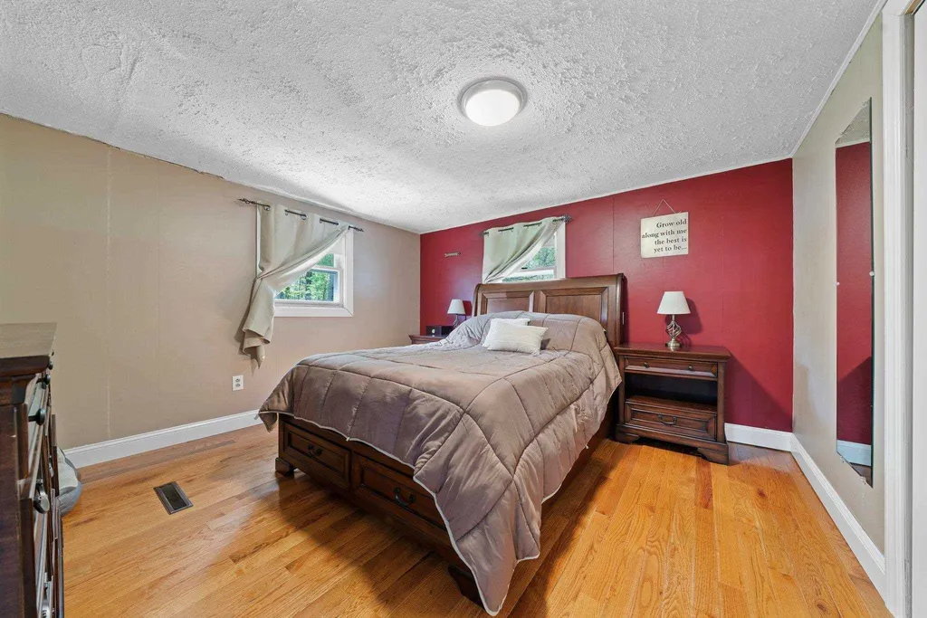 4 Travis Cove Road Kingston NH 03848