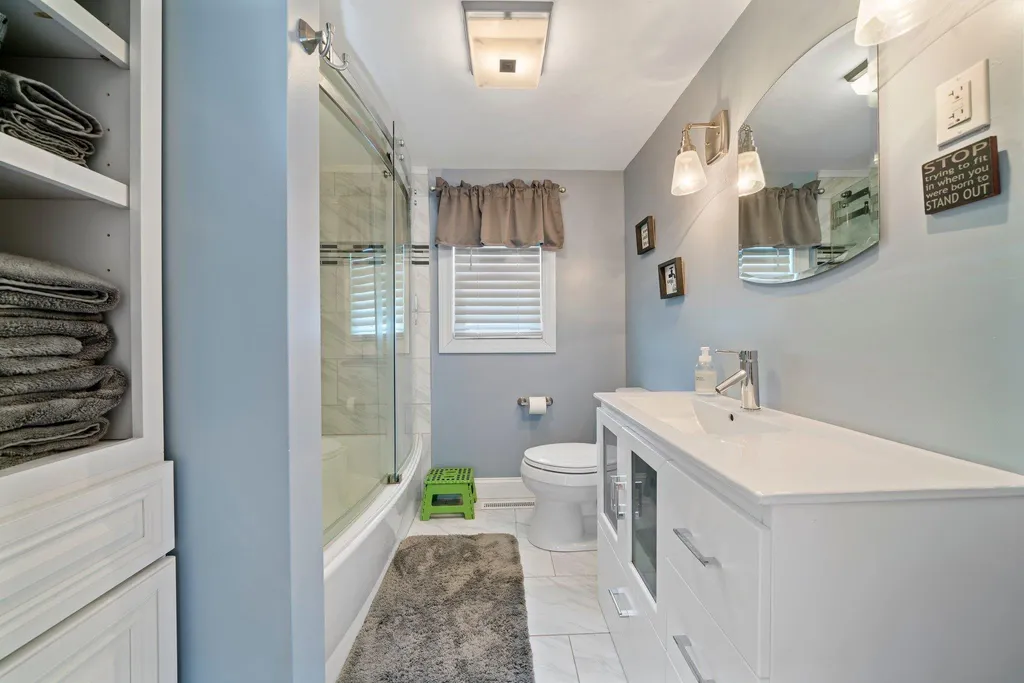 4 Travis Cove Road Kingston NH 03848