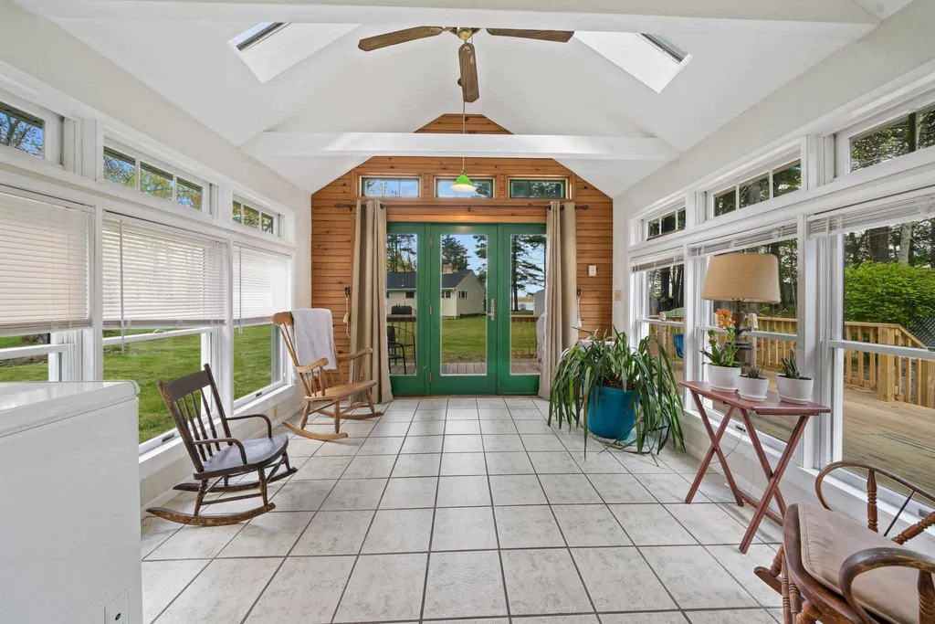 4 Travis Cove Road Kingston NH 03848
