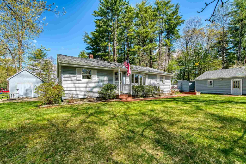 4 Travis Cove Road Kingston NH 03848