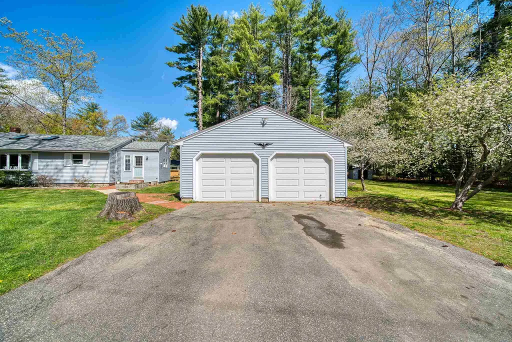 4 Travis Cove Road Kingston NH 03848