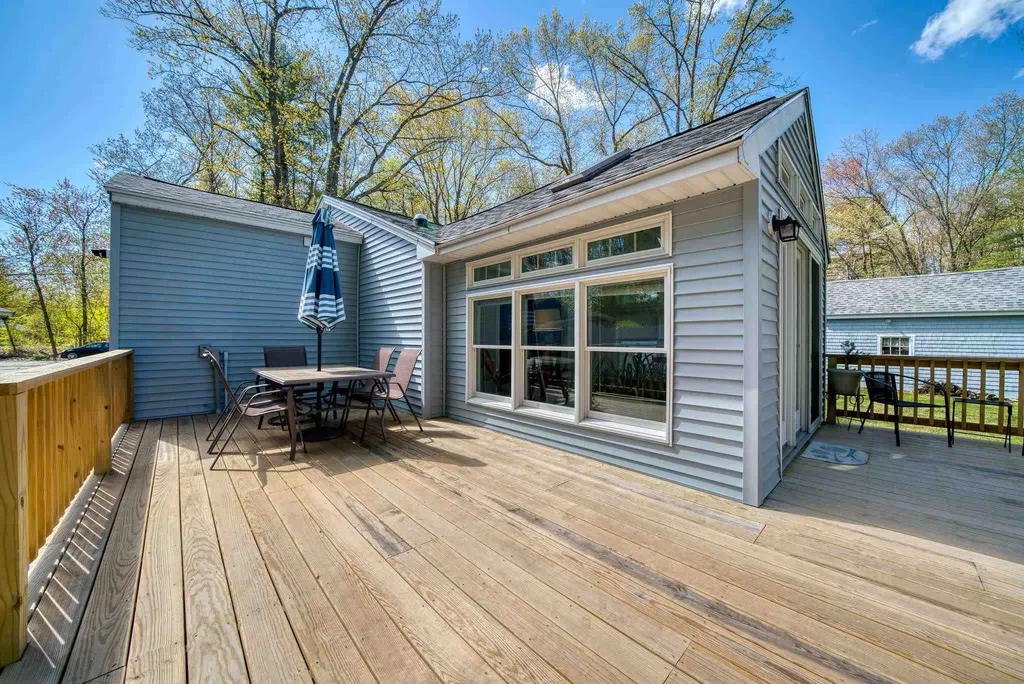 4 Travis Cove Road Kingston NH 03848