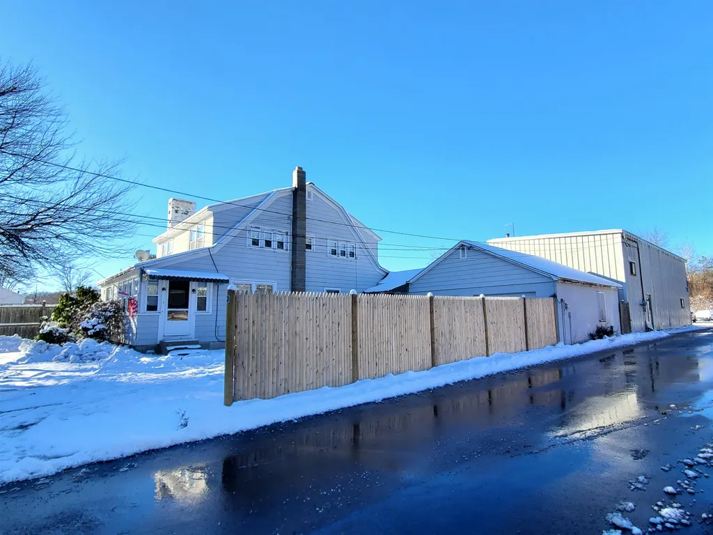 12 Dartmouth Street Hooksett NH 03106