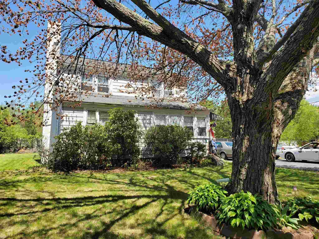12 Dartmouth Street Hooksett NH 03106