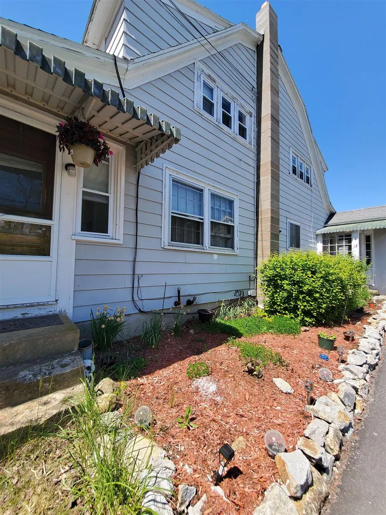 12 Dartmouth Street Hooksett NH 03106