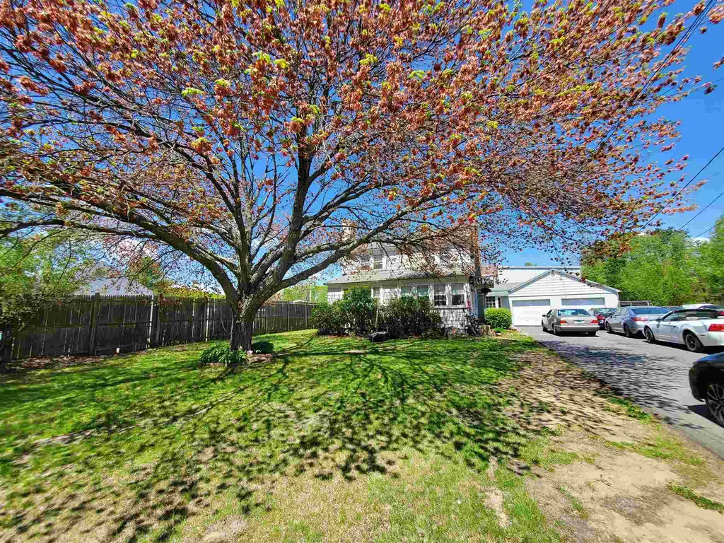 12 Dartmouth Street Hooksett NH 03106