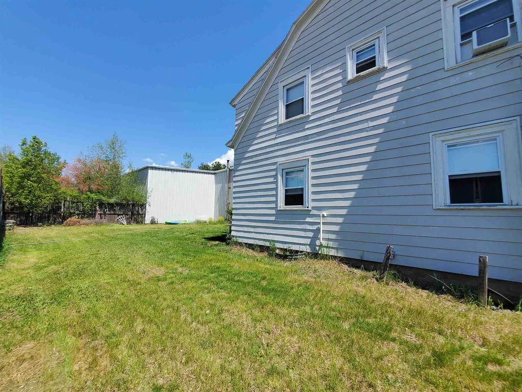 12 Dartmouth Street Hooksett NH 03106
