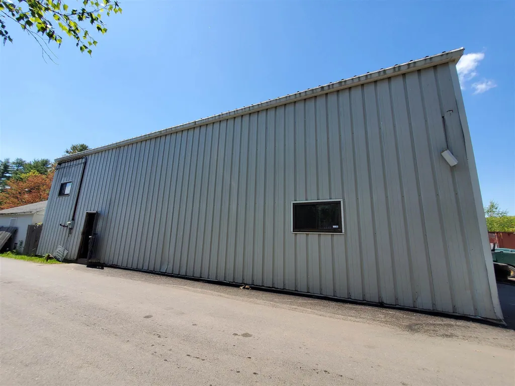 12 Dartmouth Street Hooksett NH 03106