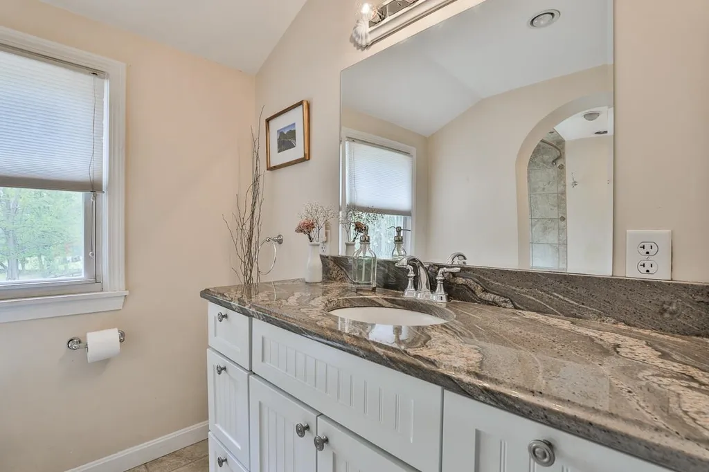 7 Greeley Road Pelham NH 03076