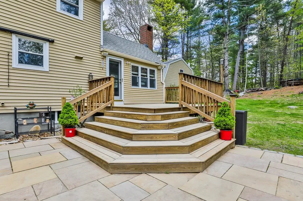7 Greeley Road Pelham NH 03076