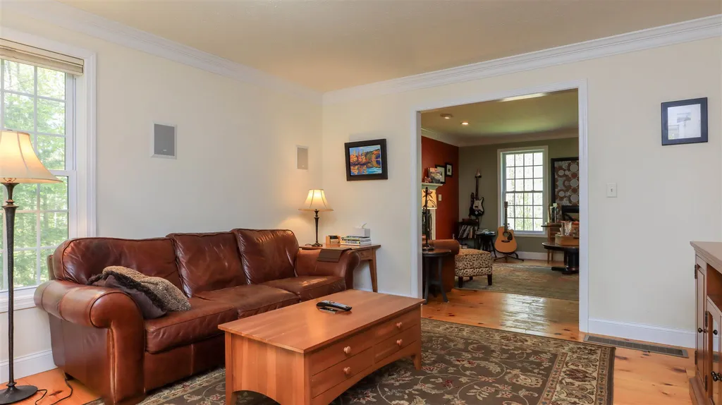 31 Dutton Circle Mont Vernon NH 03057