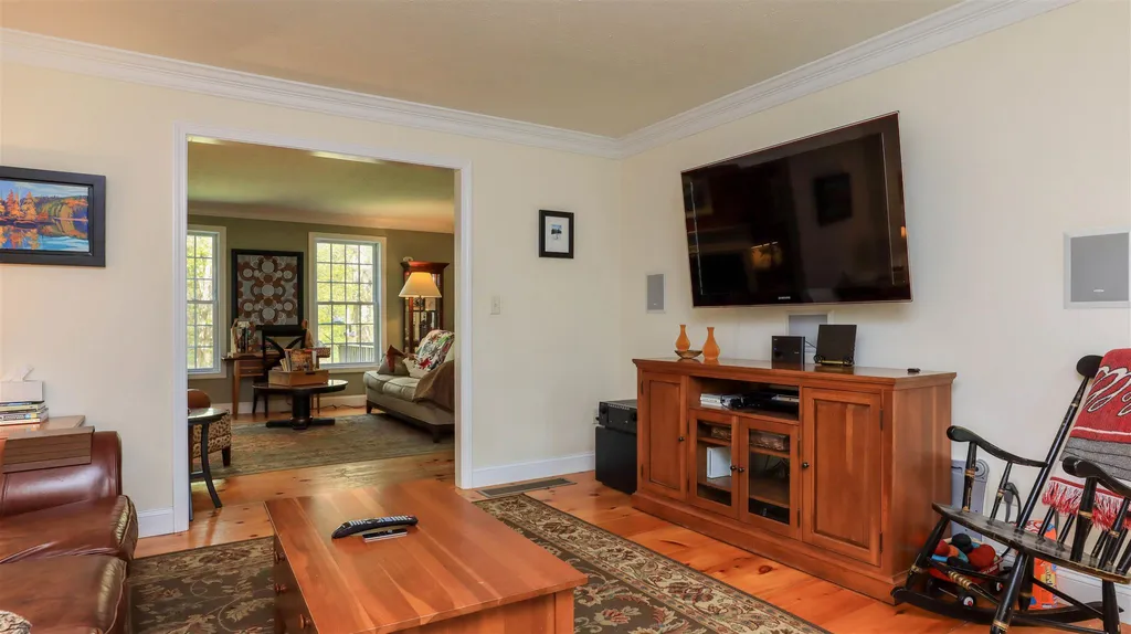 31 Dutton Circle Mont Vernon NH 03057