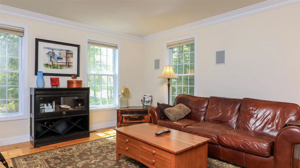 31 Dutton Circle Mont Vernon NH 03057