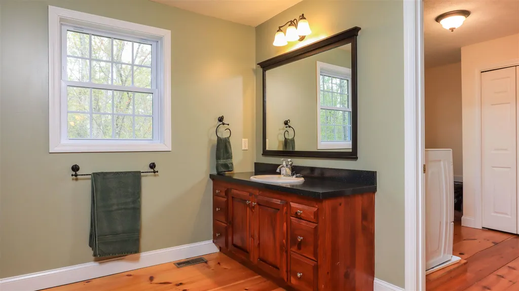 31 Dutton Circle Mont Vernon NH 03057