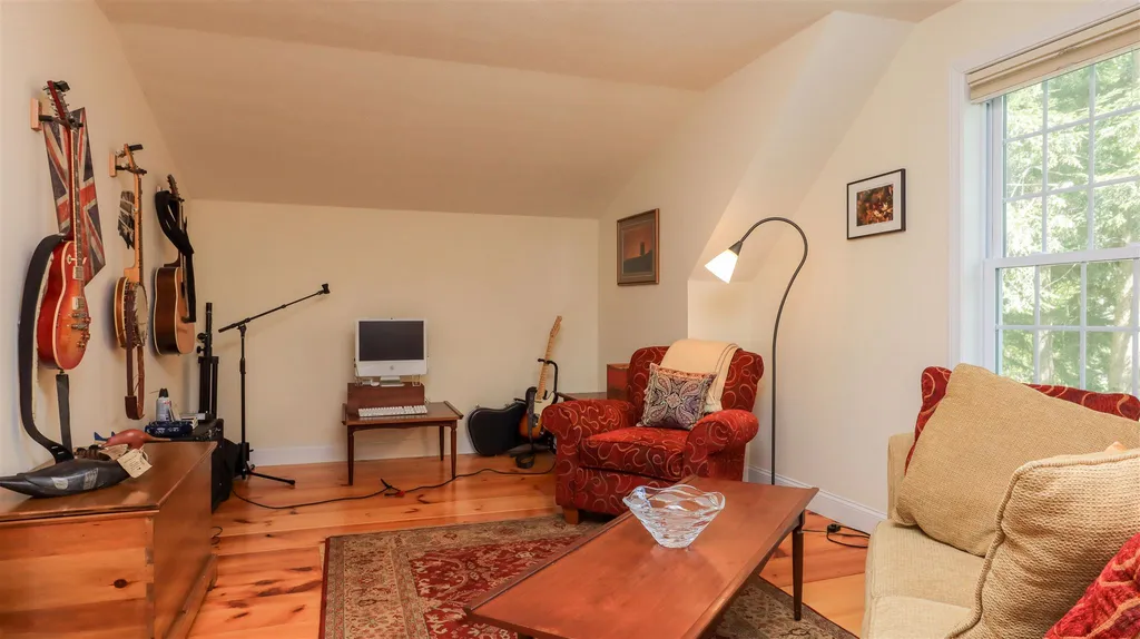31 Dutton Circle Mont Vernon NH 03057