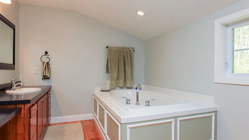 31 Dutton Circle Mont Vernon NH 03057