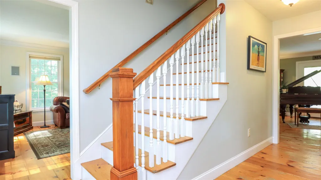 31 Dutton Circle Mont Vernon NH 03057