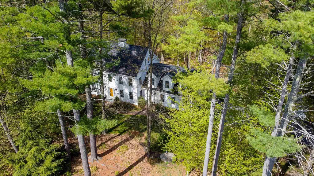 31 Dutton Circle Mont Vernon NH 03057