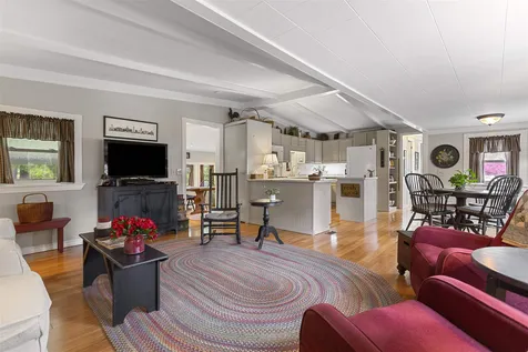 37 Lorna Street Hollis NH 03049