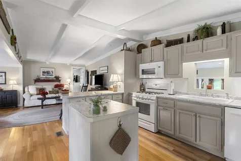 37 Lorna Street Hollis NH 03049