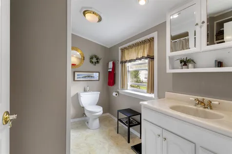 37 Lorna Street Hollis NH 03049