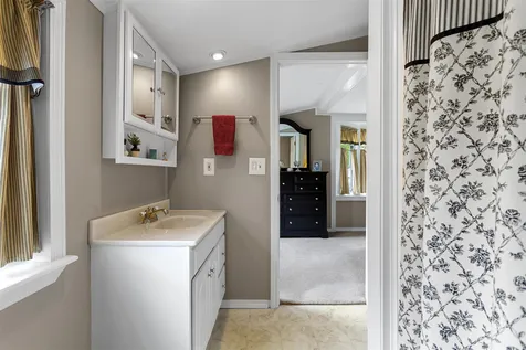 37 Lorna Street Hollis NH 03049