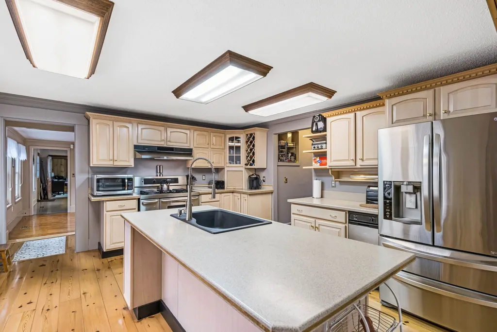 837 Lake Street Bristol NH 03222