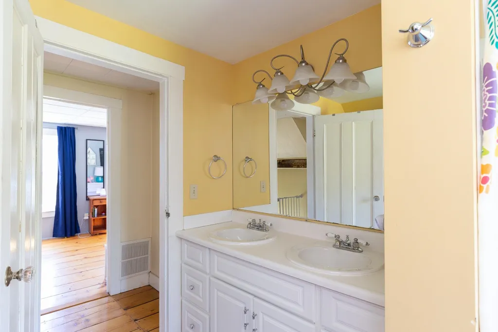 46 East Street Huntington VT 05462