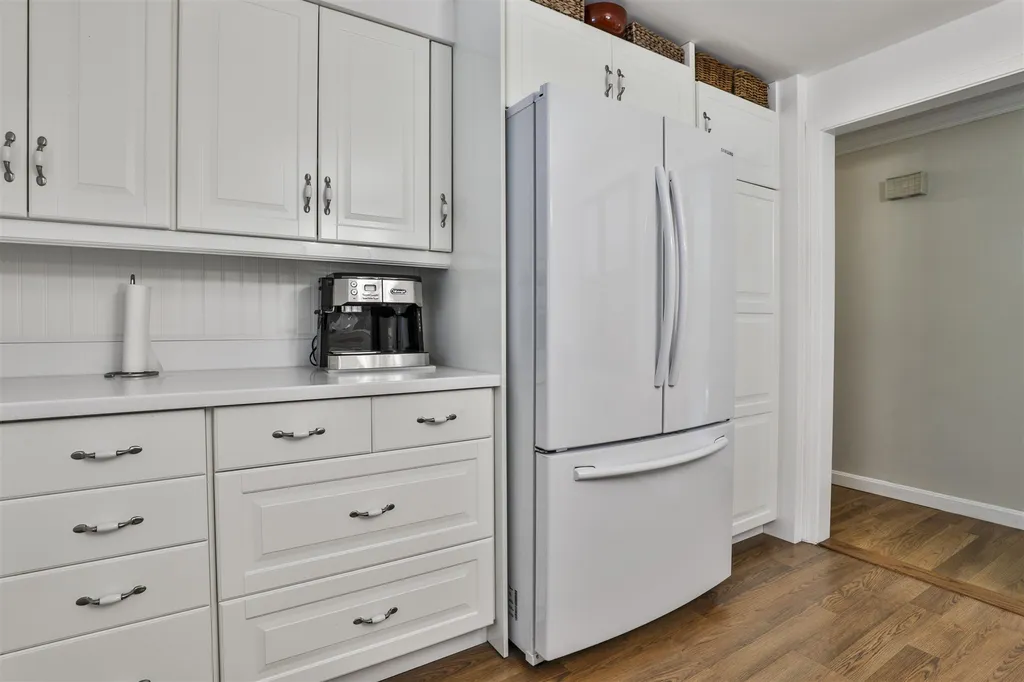 6 Glendale Drive Nashua NH 03064