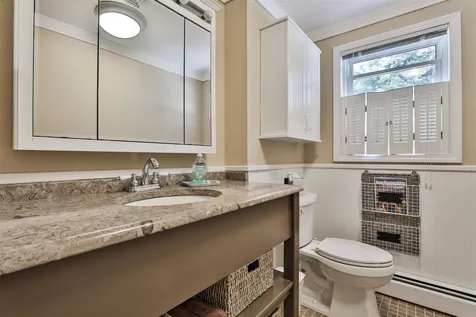 6 Glendale Drive Nashua NH 03064