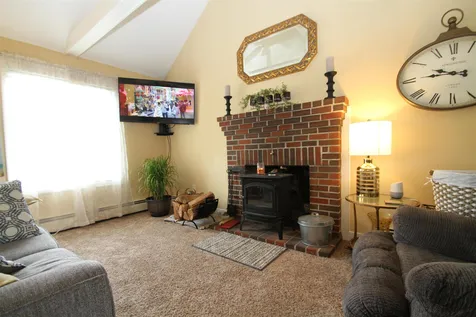 8 Pendleton Lane Londonderry NH 03053
