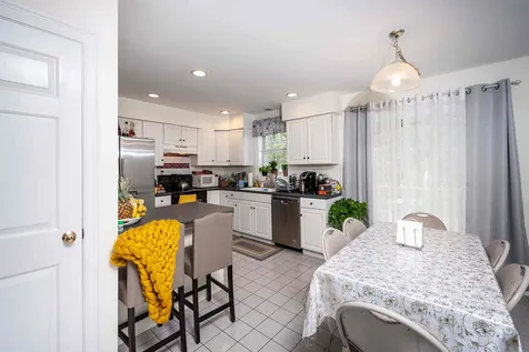 4 Gordon Court York ME 03909-5377