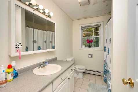 4 Gordon Court York ME 03909-5377