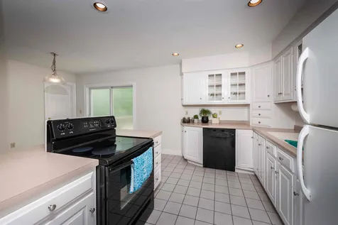 4 Gordon Court York ME 03909-5377