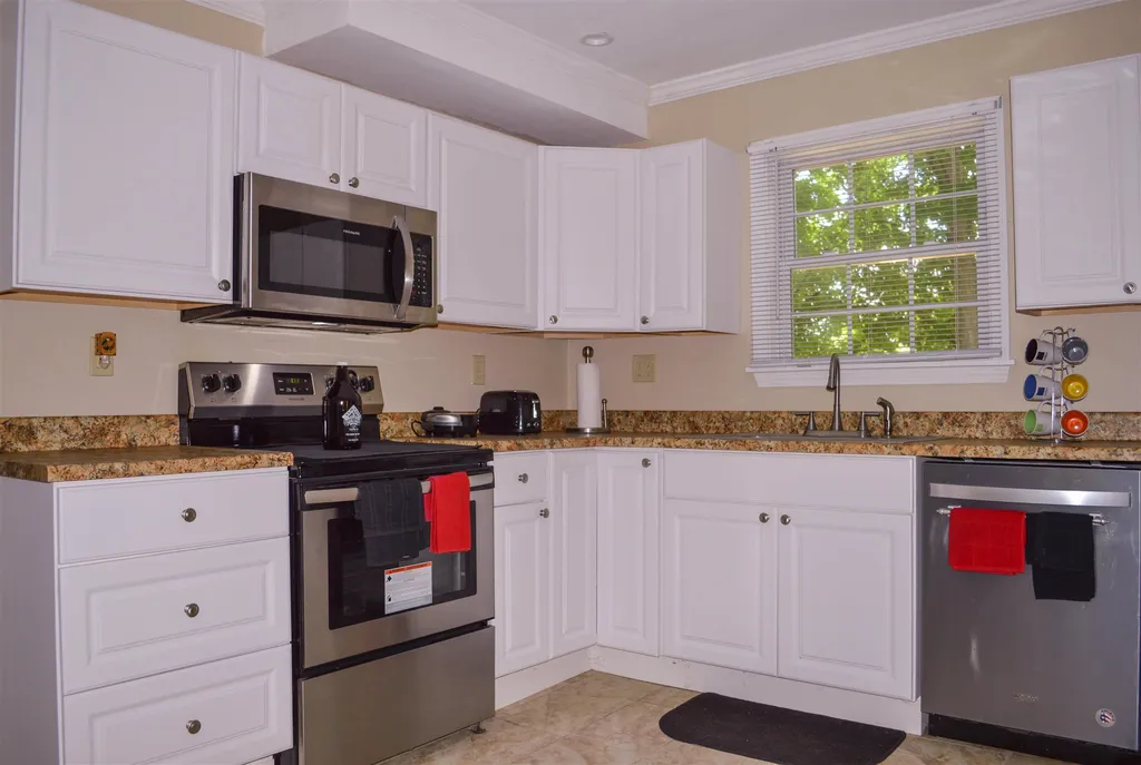 17 N Winchester Street Swanzey NH 03446
