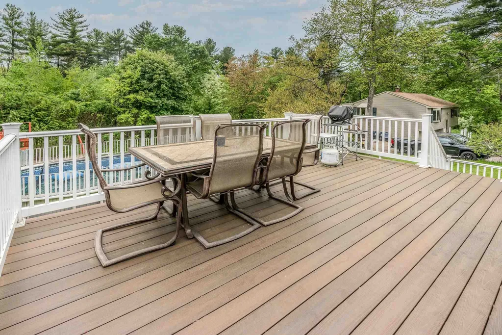 4 Wood Avenue Derry NH 03038