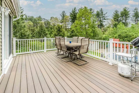 4 Wood Avenue Derry NH 03038