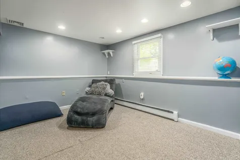 4 Wood Avenue Derry NH 03038