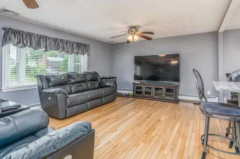 4 Wood Avenue Derry NH 03038
