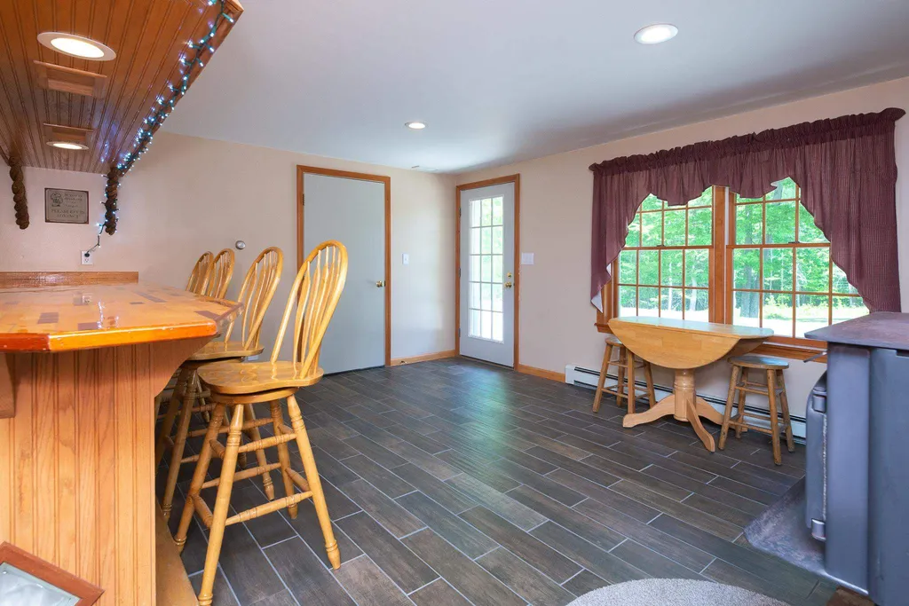 85 Elm Street Milton NH 03851
