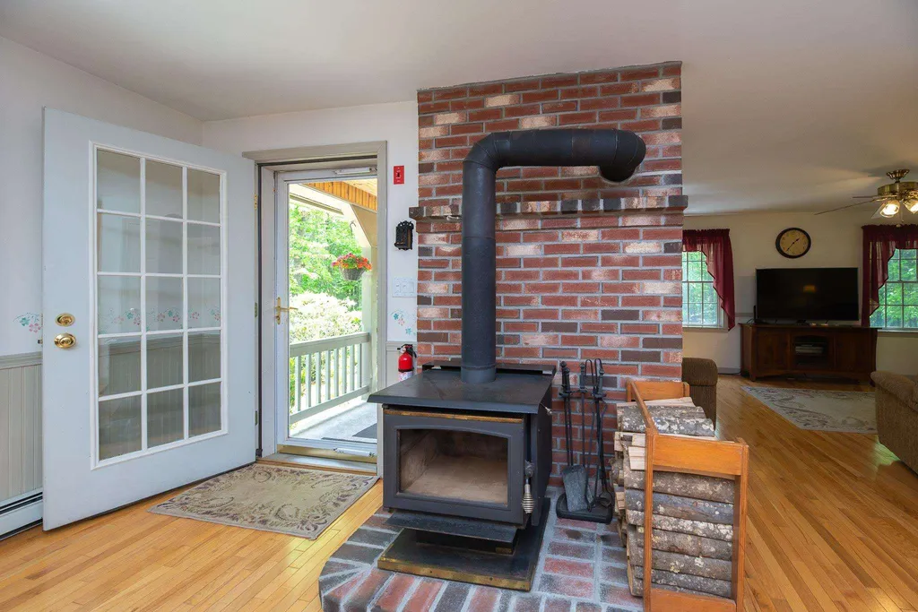 85 Elm Street Milton NH 03851