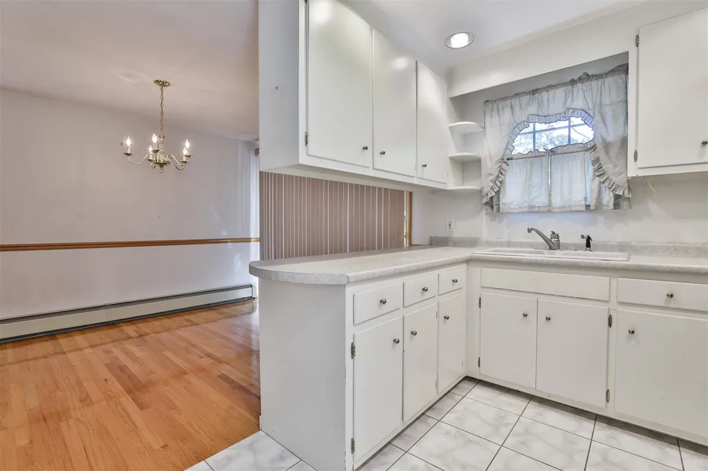 51 Old Auburn Road Derry NH 03038