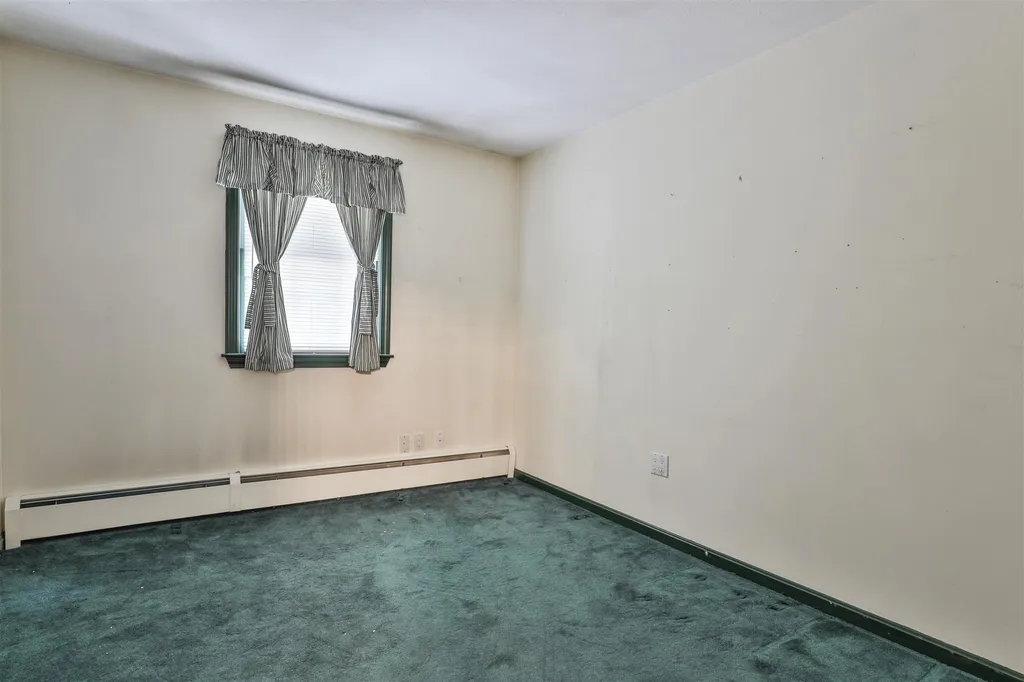 51 Old Auburn Road Derry NH 03038